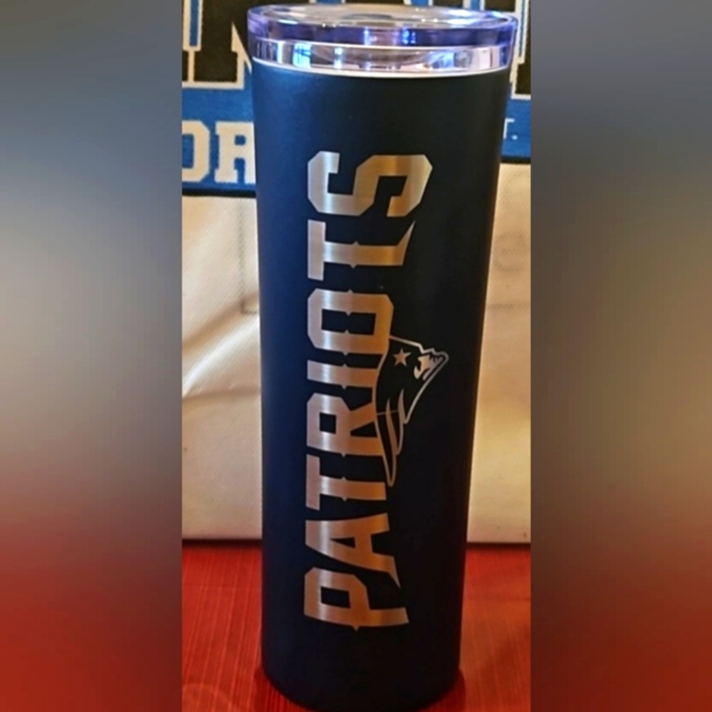 🆕️ NFL 🏈 New England Patriots 18oz. Team Colored Skinny Tumbler